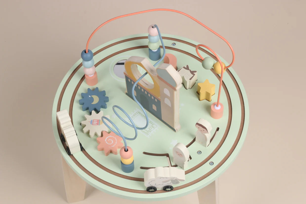 Ronde houten speeltafel met islamitisch masjid thema, activiteitentafel met treinbaan en houten speelfiguren, kralenlabyrint met bochten en kralen, moskee decor met zachte pastel tinten, houten dieren op wieltjes en vormenblokjes, ontwikkelingsspeelgoed voor peuters, bevordert concentratie en motorische vaardigheden, montessori stijl open ended play, geschikt als islamitisch cadeau voor gezin, houten speelgoed voor kinderen vanaf 18 maanden